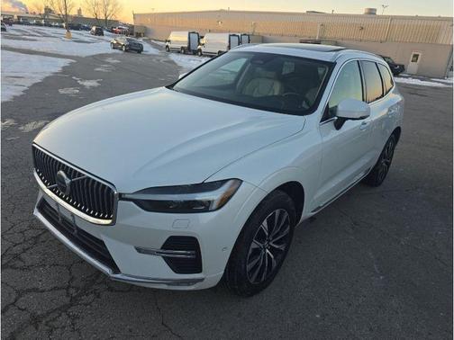 2023 Volvo XC60 B5 Plus Bright Theme