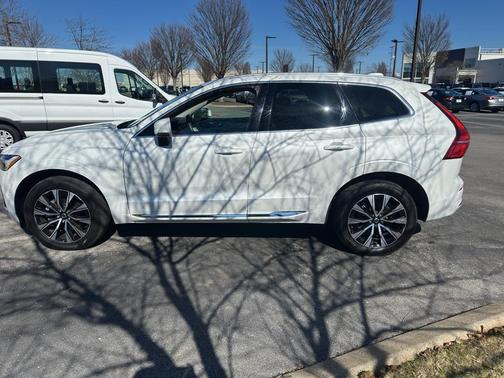 2023 Volvo XC60 B5 Plus Bright Theme
