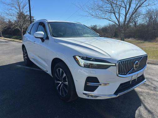 2023 Volvo XC60 B5 Plus Bright Theme
