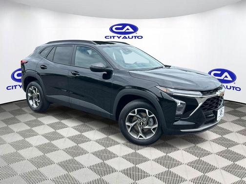 Mosaic Black Metallic 2025 Chevrolet Trax LT