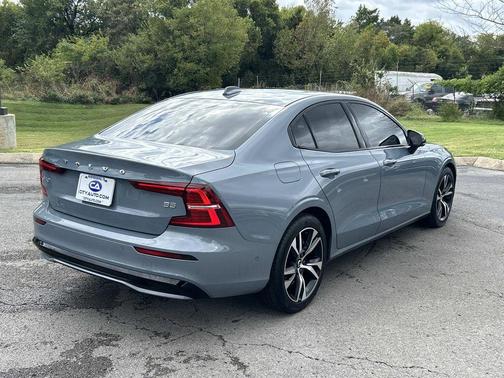 2023 Volvo S60 B5 Plus Dark Theme