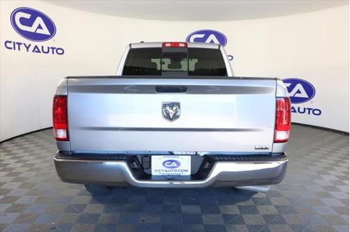 Photo 4 of 25 of 2019 RAM 1500 SLT
