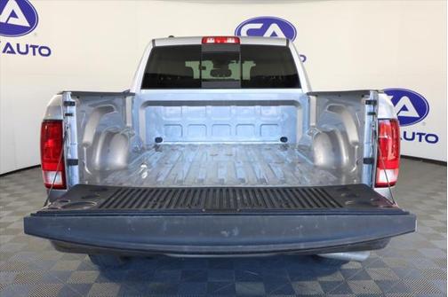 Photo 5 of 25 of 2019 RAM 1500 SLT