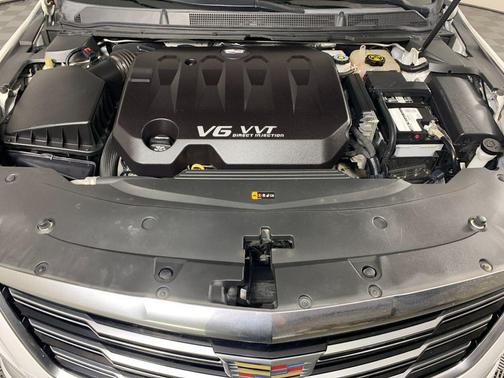 Crystal White Tricoat 2019 Cadillac XTS Luxury