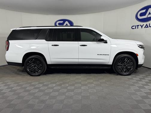 2023 Chevrolet Suburban LS