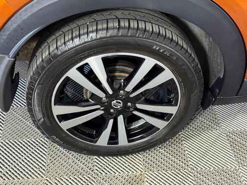 2019 Nissan Kicks SR