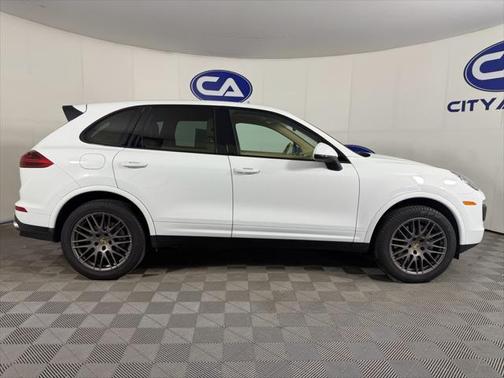 2017 Porsche Cayenne Platinum Edition
