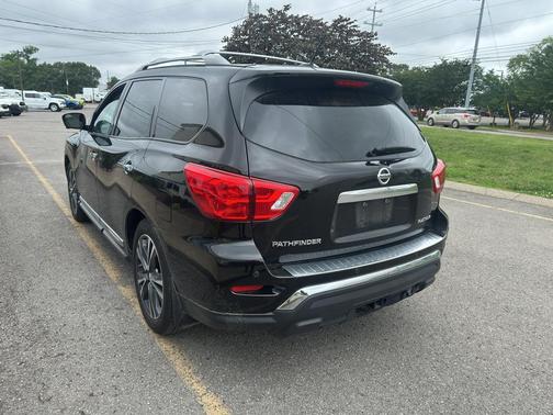 Magnetic Black Metallic 2017 Nissan Pathfinder Platinum