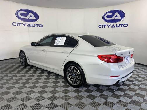 Mineral White Metallic 2018 BMW 530 xDrive