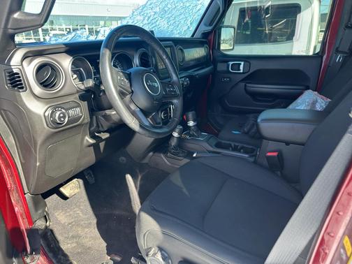 2021 Jeep Gladiator Willys 4x4