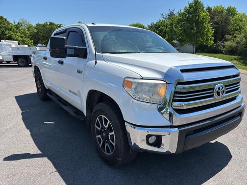 Super White 2017 Toyota Tundra SR5
