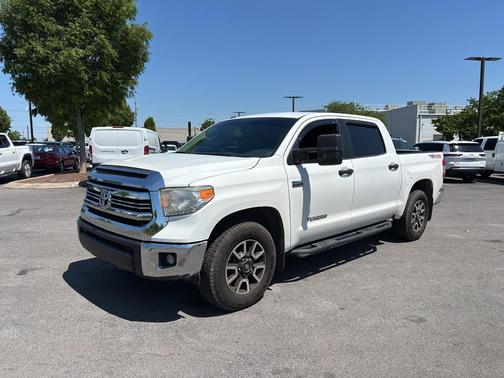 Super White 2017 Toyota Tundra SR5