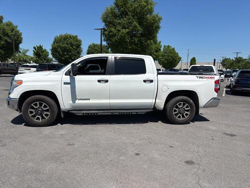 Super White 2017 Toyota Tundra SR5