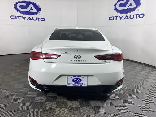 2017 INFINITI Q60 2.0T