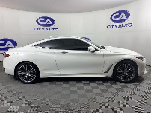 2017 INFINITI Q60 2.0T