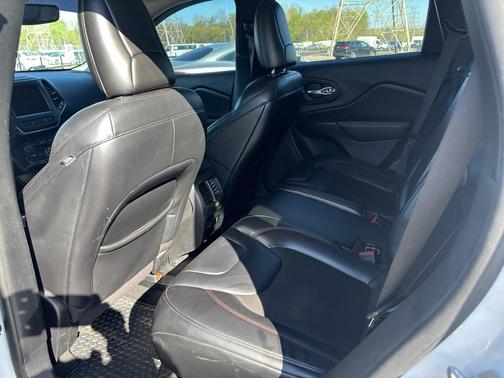 Bright White Clearcoat 2021 Jeep Cherokee Trailhawk