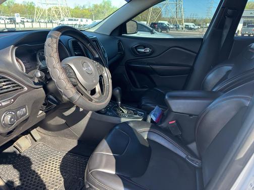 Bright White Clearcoat 2021 Jeep Cherokee Trailhawk
