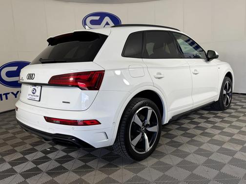 2022 Audi Q5 45 S line Prestige