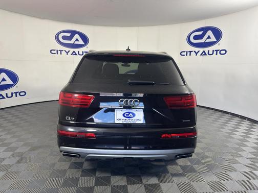 Orca Black Metallic 2018 Audi Q7 2.0T Premium Plus