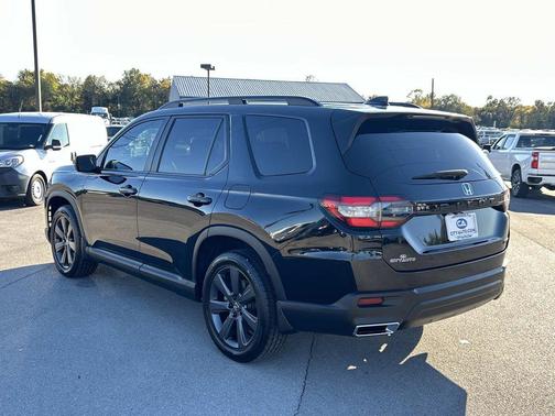 2023 Honda Pilot 2WD Sport
