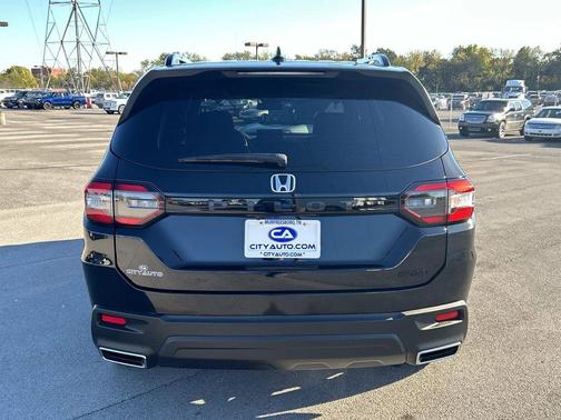 2023 Honda Pilot 2WD Sport