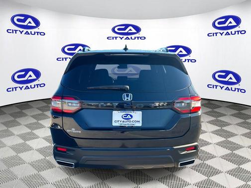 2023 Honda Pilot 2WD Sport