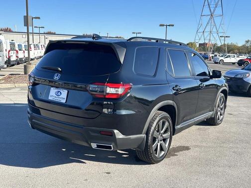 2023 Honda Pilot 2WD Sport