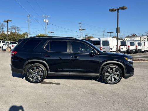 2023 Honda Pilot 2WD Sport