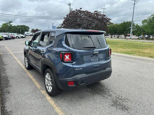 Slate Blue Pearlcoat 2023 Jeep Renegade Latitude