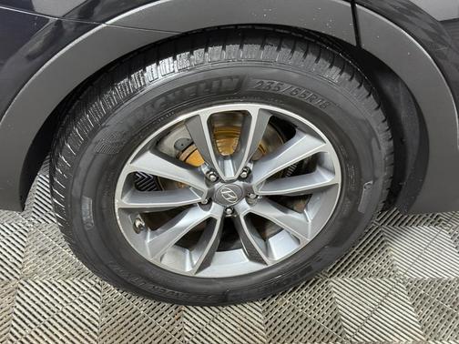 2017 Hyundai SANTA FE SE