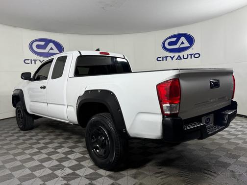 2016 Toyota Tacoma SR