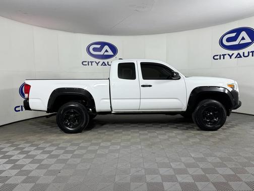 2016 Toyota Tacoma SR