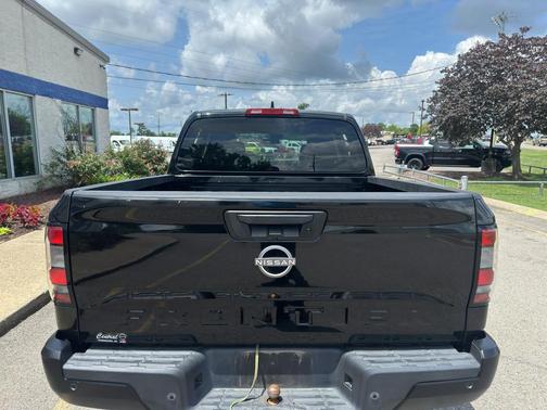 Super Black 2022 Nissan Frontier S