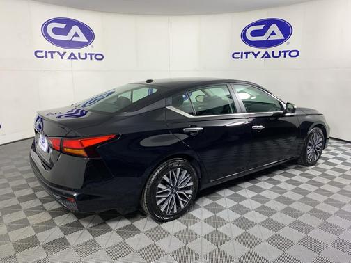 Super Black 2025 Nissan Altima SV FWD