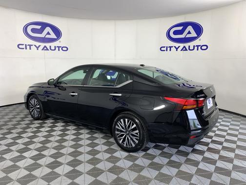 Super Black 2025 Nissan Altima SV FWD