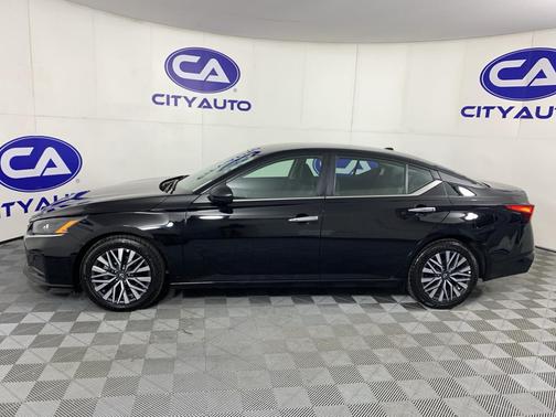 Super Black 2025 Nissan Altima SV FWD