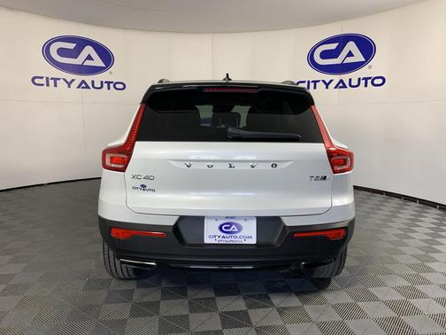 2020 Volvo XC40 T5 R-Design