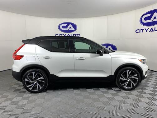 2020 Volvo XC40 T5 R-Design