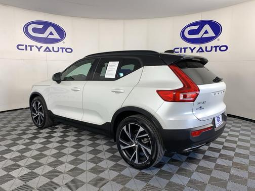 2020 Volvo XC40 T5 R-Design