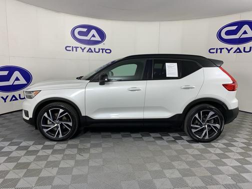 2020 Volvo XC40 T5 R-Design