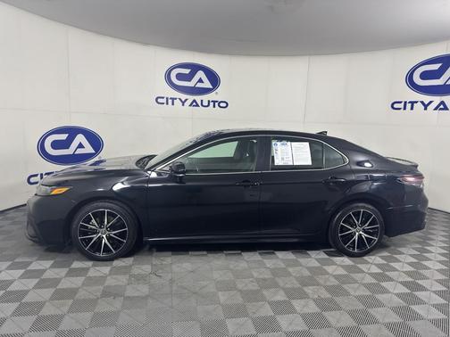 Midnight Black Metallic 2024 Toyota Camry SE