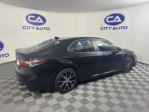 Midnight Black Metallic 2024 Toyota Camry SE