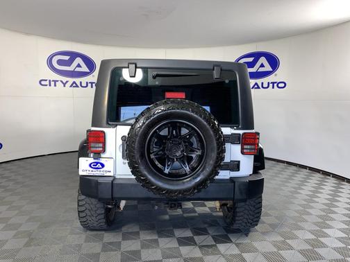 Bright White Clearcoat 2014 Jeep Wrangler Unlimited Sport
