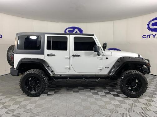 Bright White Clearcoat 2014 Jeep Wrangler Unlimited Sport