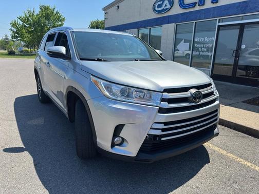 Celestial Silver Metallic 2017 Toyota Highlander XLE