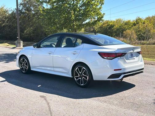 Aspen White Tricoat/Super Black 2025 Nissan Sentra SR