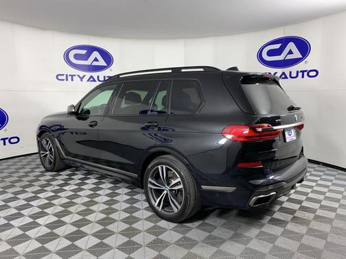 2021 BMW X7 M50i