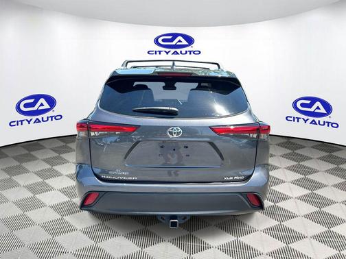 Magnetic Gray Metallic 2022 Toyota Highlander XLE