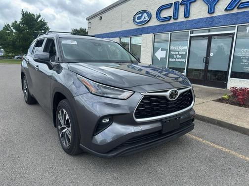 Magnetic Gray Metallic 2022 Toyota Highlander XLE