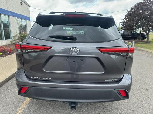 Magnetic Gray Metallic 2022 Toyota Highlander XLE